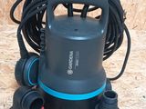 a small pump that is sitting on the floor