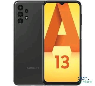 Samsung A3s, doté d'un écran de 13 pouces et de deux caméras arrière