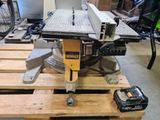 a table saw sitting on a pallet in a garage