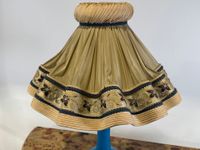 Lampe en opaline bleue et monture en laiton, l'abat jour en … (photo 6)