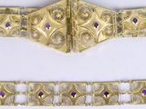 deux bracelets en or et en améthorate, sertis de pierres d'améthorate