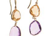 une paire de boucles d'oreilles en amethorate et amethorate