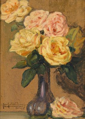 tableau représentant des roses jaunes et roses dans un vase en verre posé sur une table