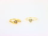 une paire de bagues en or serties de diamants