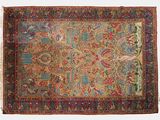 un tapis persan antique avec un motif floral sur fond blanc