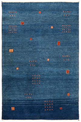 un tapis bleu orné de petits carrés et de petits points