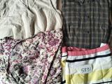 une boîte contenant tout un tas de vêtements