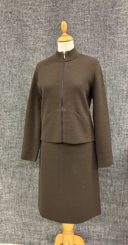 RODIER – Tailleur- jupe en jersey marron. Taille : 42