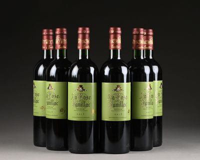quatre bouteilles de vin rouge sont alignées