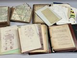 un grand nombre de livres posés sur une table