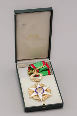 Croix et cravate de commandeur de l'Ordre du mérite Agricole…