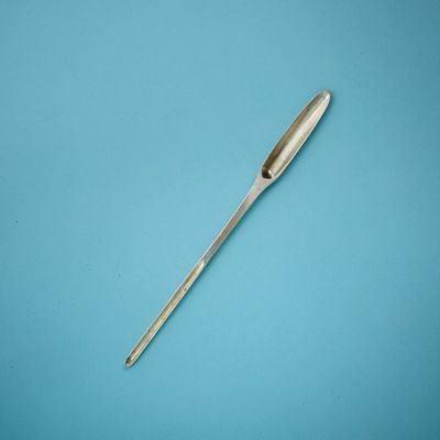 Cuillère à moëlle en argent 833 millièmes.