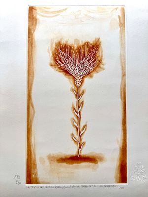 une peinture représentant une fleur sur une feuille de papier