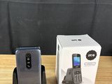 une boîte sur laquelle figure un téléphone portable et une boîte sur laquelle figure un téléphone portable