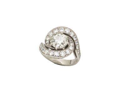 une bague en diamant et or blanc