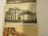 trois vieilles photos d'un immeuble et d'une rue dans une ville
