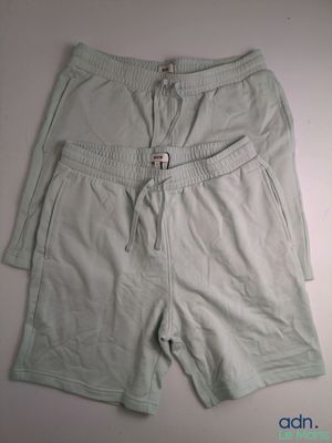 Les shorts sont alignés et prêts à être portés