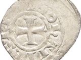 Gros plan sur une pièce de monnaie portant une croix