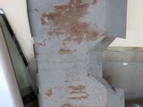 des toilettes au milieu d'une pièce en cours de rénovation