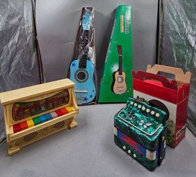 65 / mil / Lot comprenant des instruments de musique p…