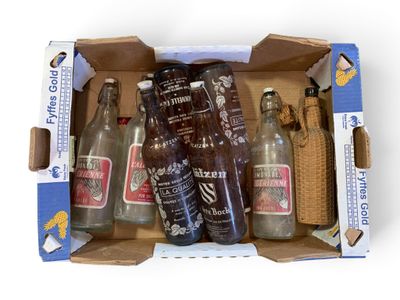 Mannette de bouteilles de bière et divers