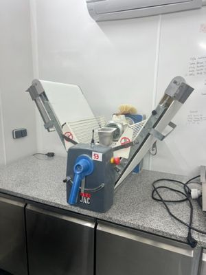 a machine that is sitting on a counter in a kitchen