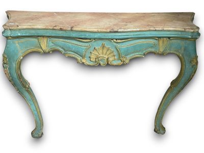 Une console provençale en bois laqué bicolore sculpté de coq…