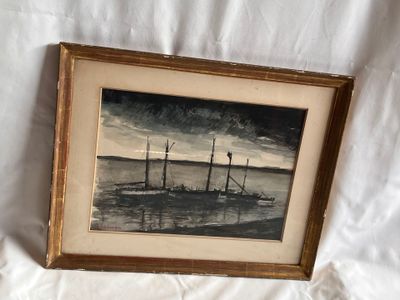 peinture représentant un bateau sur un plan d'eau sous un ciel nuageux