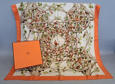 "Sous-bois" Carré en twill de soie à bordure orange… - Photo 1