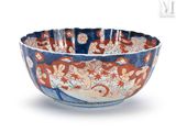 un bol bleu et rouge orné d'un motif