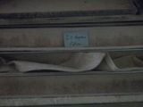 un panneau dans les escaliers qui indique qu'il est temps de partir