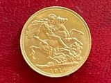 une pièce d'or sur laquelle est représenté un homme à cheval