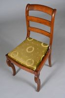 Chaise en acajou à dossier ajouré de trois barrettes, pieds … (photo 2)