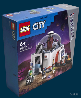 une boîte contenant un ensemble Lego City