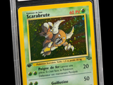 gros plan d'une carte pokemon dans un étui en plastique