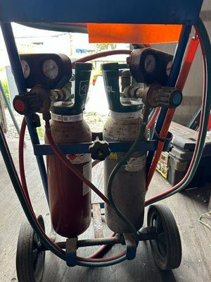 une photo d'un chariot de propane sur lequel sont posées deux bouteilles de propane