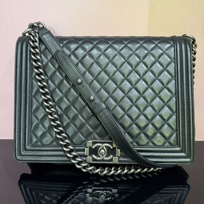 Sac CHANEL Boy grand modèle cuir agneau noir bijouterie chai…