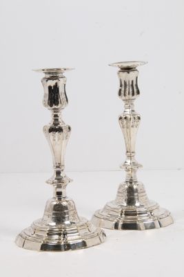 paire de chandeliers en métal argenté