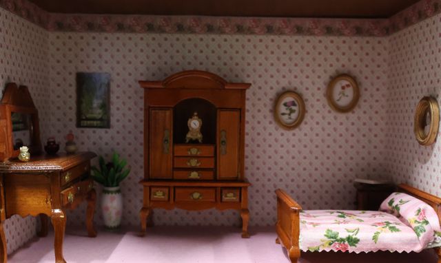 Diorama. Composition miniature, dans une vitrine en bois, vitre e...
