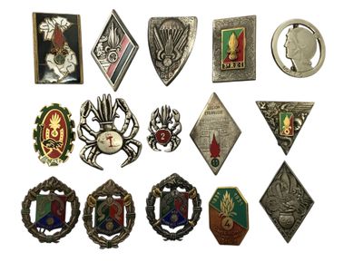 de nombreux types de badges différents sur fond blanc