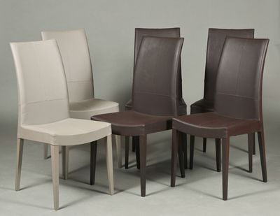 Six chaises modèle Cosy pour Meubles Gautier à structure en …