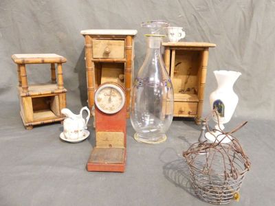 many different items that are sitting on a table