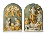 deux statues de Jésus, de Marie et d'autres personnages de la Nativité