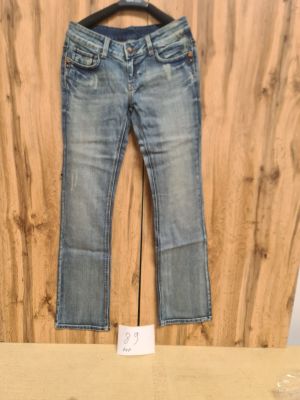 Lot de 80 jeans femme ? Denim bleu dlav coupe droite