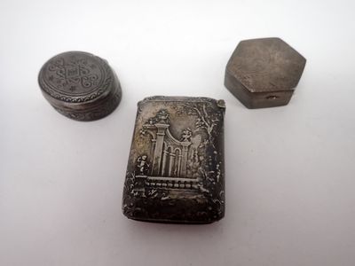 Boîte à allumette et deux boîtes à pilules en argent - Photo 1