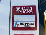 a sign on the side of a white truck that says renault trucks