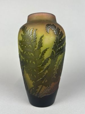 ETABLISSEMENTS GALLE - VASE en verre multicouches dégagé à l… - Photo 1