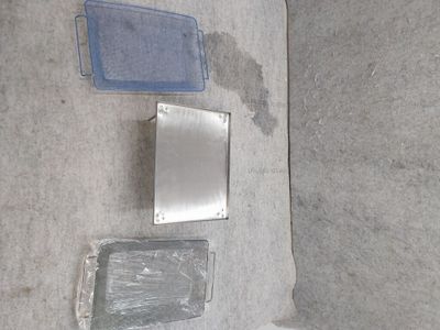 Dans un carton, environ 25 tamis de vers de vase + 4 ponton …