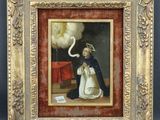 un vieux tableau représentant une femme avec un parapluie blanc, dans un cadre doré