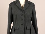 une veste grise pour femme sur un mannequin, un mannequin, un mannequin, un mannequin, un mannequin, un mannequin, un mannequin, un mannequin